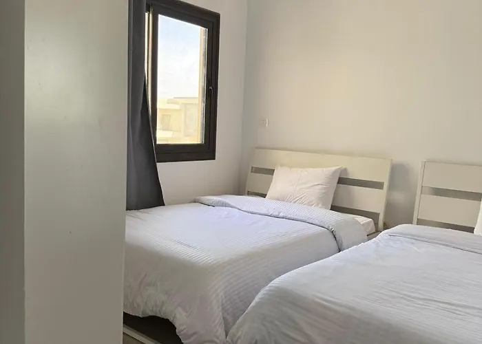 Two-bedroom In G Cribs